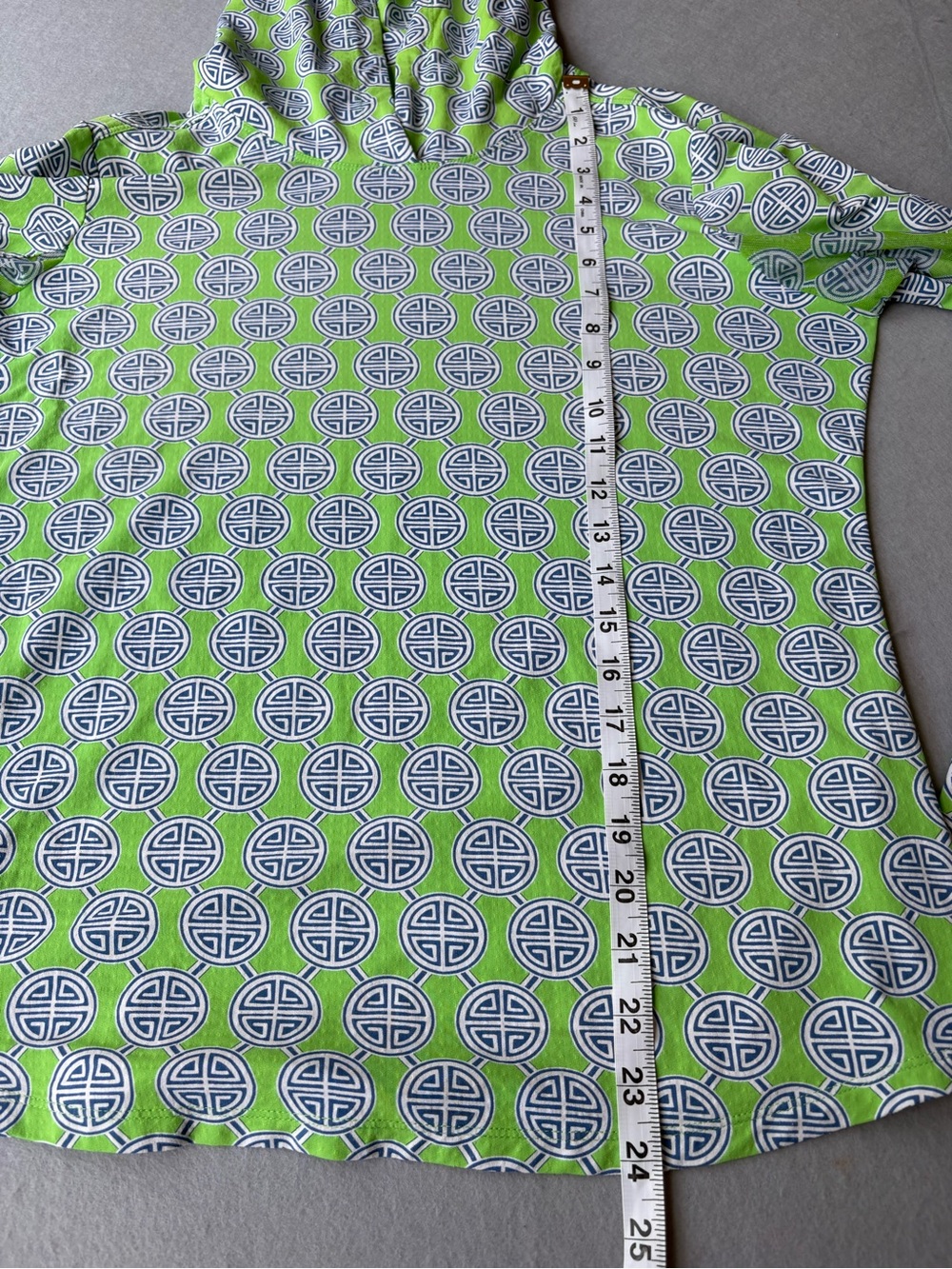 IBKUL Green and White Printed Hooded Long Sleeve Top UPF 50+ - Picture 5 of 8